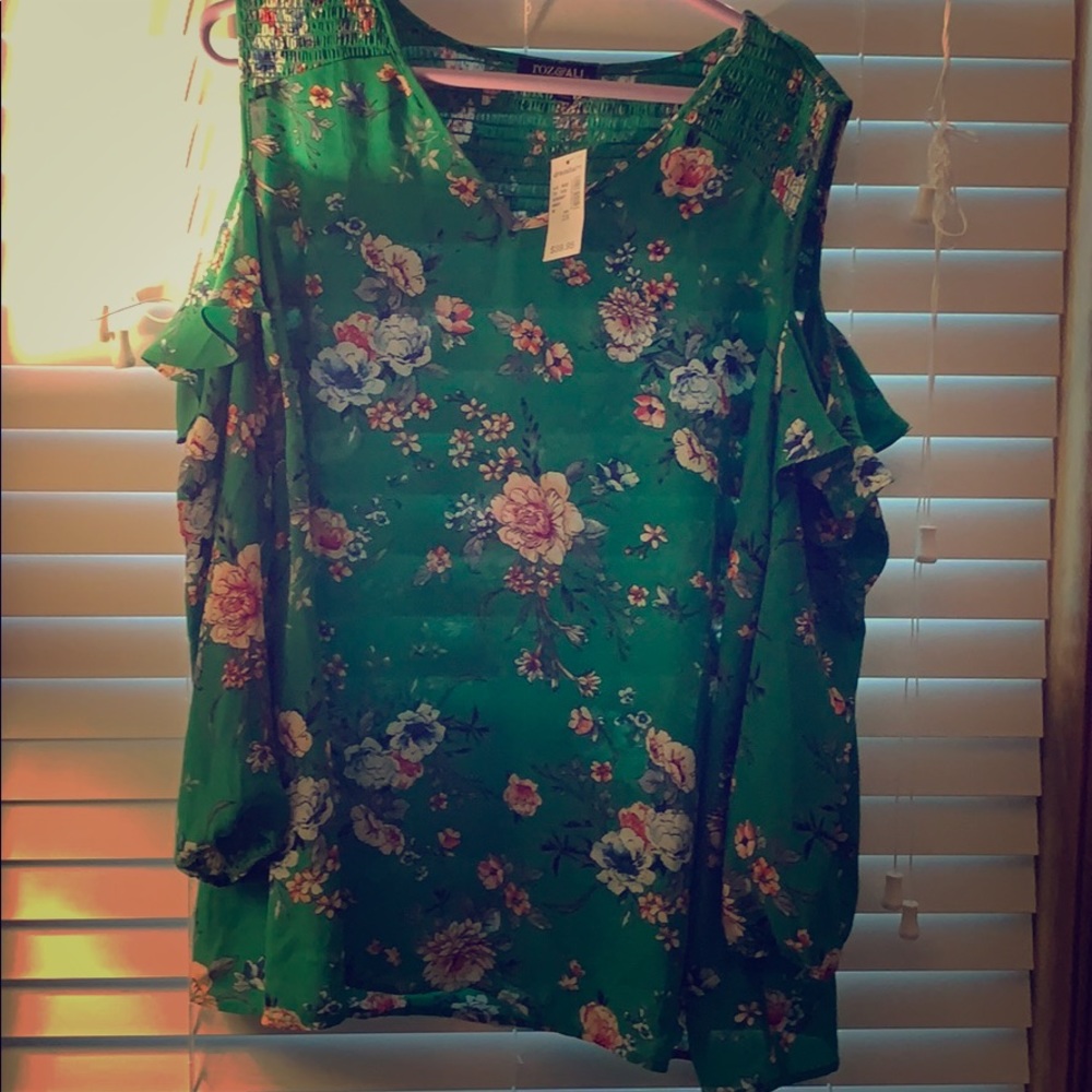 Roz and Ali long sleeved cold shoulder Size 2x